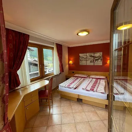 Hotel Garni Rin Da Rin Livigno Exterior photo