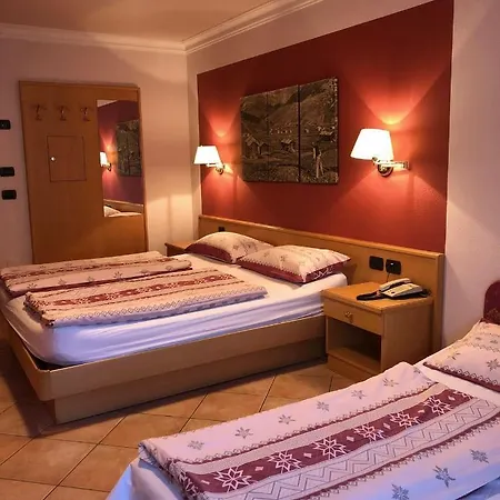 Hotel Garni Rin Da Rin Livigno Exterior photo