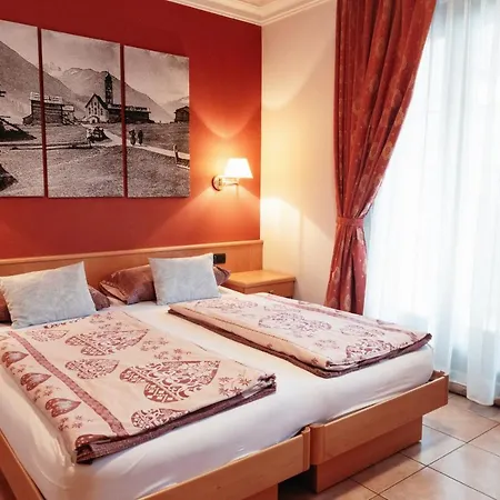 Hotel Garni Rin Da Rin Livigno Exterior photo